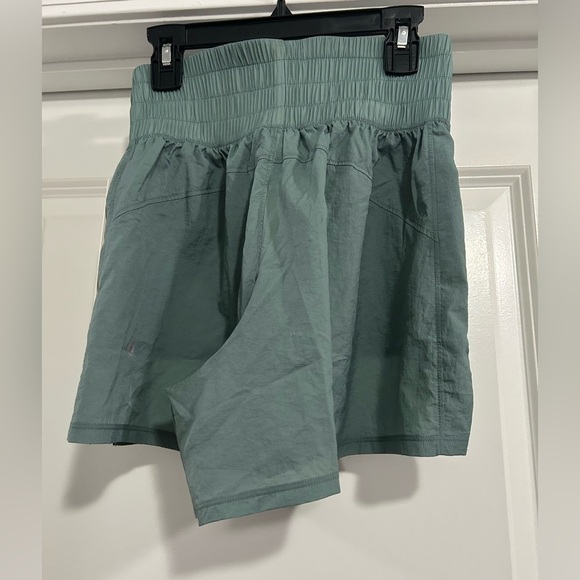 lululemon athletica Green Athletic Shorts Lightweight Design - Picture 4 of 8